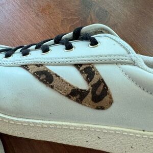 Tretorn Lace up Sneakers. Nylight Leather Size 9